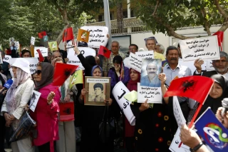 تجمع اعضای «انجمن نجات» مقابل سفارت ترکیه