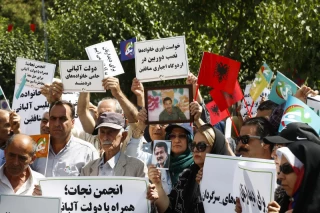 تجمع اعضای «انجمن نجات» مقابل سفارت ترکیه