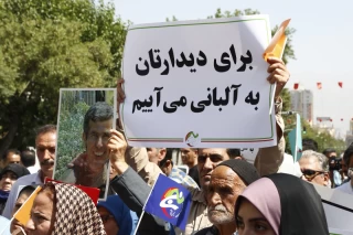 Gathering of "Nejat Society" members in front of the Red Cross office in Tehran