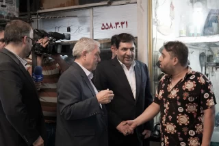 First vice president visits Pachenar Bazaar in Tehran