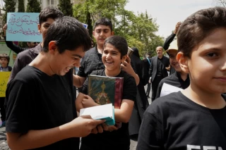 تجمع دانش آموزان مقابل سفارت سوئد در تهران