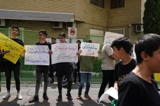 تجمع دانش آموزان مقابل سفارت سوئد در تهران