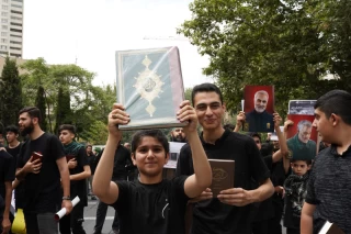 تجمع دانش آموزان مقابل سفارت سوئد در تهران