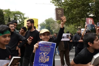 تجمع دانش آموزان مقابل سفارت سوئد در تهران