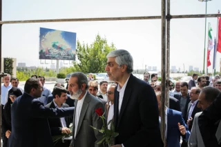 حضور کیومرث هاشمی بر سر مزار شهدای گمنام