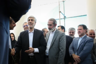 حضور کیومرث هاشمی بر سر مزار شهدای گمنام