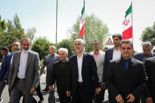 حضور کیومرث هاشمی بر سر مزار شهدای گمنام