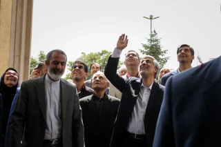 حضور کیومرث هاشمی بر سر مزار شهدای گمنام