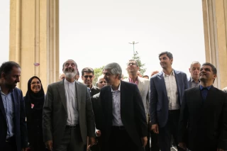 حضور کیومرث هاشمی بر سر مزار شهدای گمنام