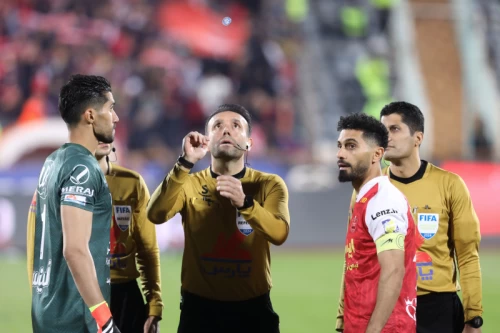 دیدار تیمهای فوتبال استقلال تهران و پرسپولیس