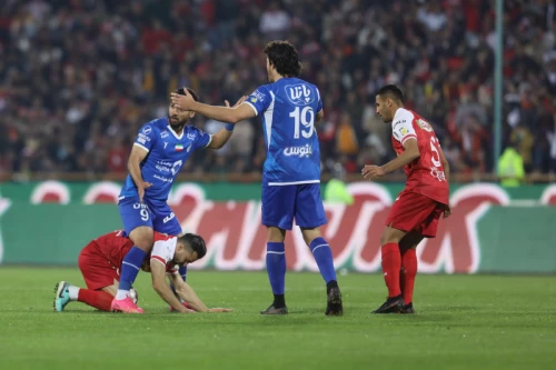 دیدار تیمهای فوتبال استقلال تهران و پرسپولیس