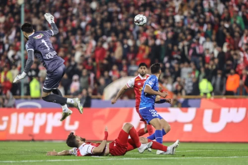 دیدار تیمهای فوتبال استقلال تهران و پرسپولیس