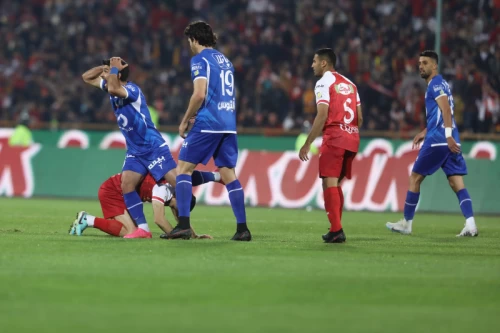 دیدار تیمهای فوتبال استقلال تهران و پرسپولیس