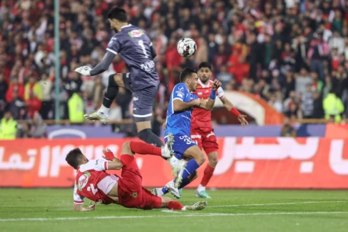 دیدار تیمهای فوتبال استقلال تهران و پرسپولیس