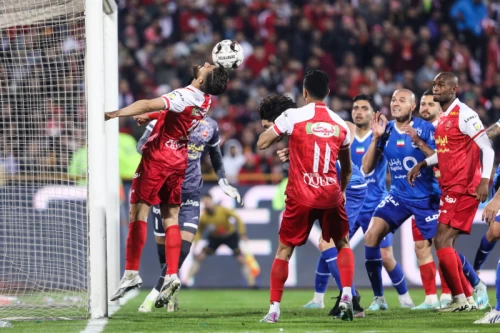 دیدار تیمهای فوتبال استقلال تهران و پرسپولیس