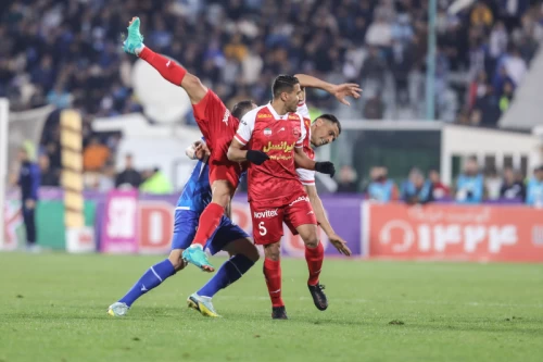 دیدار تیمهای فوتبال استقلال تهران و پرسپولیس